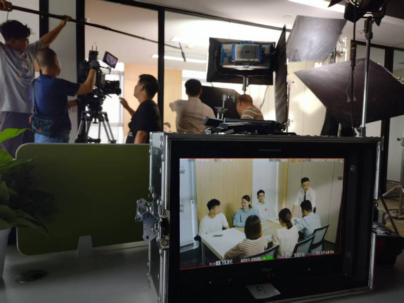 兰州TVC拍摄公司：科技产品视觉化大师，诠释未来感与功能美学